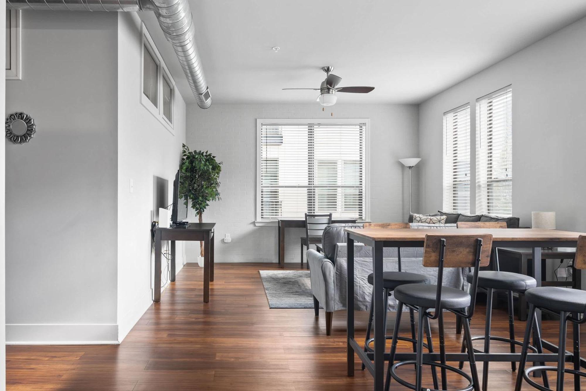 Appartamento Vibrant 2br Corner And Free Parking At Cityway