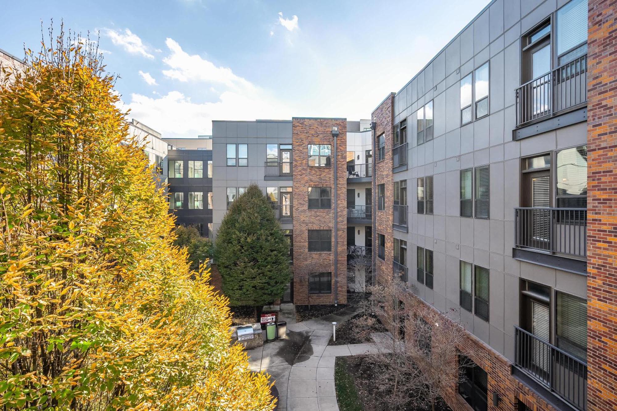 Vibrant 2br Corner And Free Parking At Cityway Appartamento