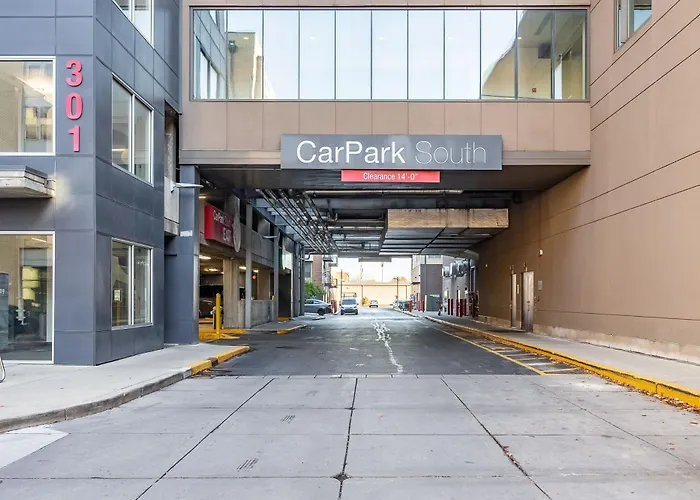 Vibrant 2Br Corner Suite And Free Parking At Cityway